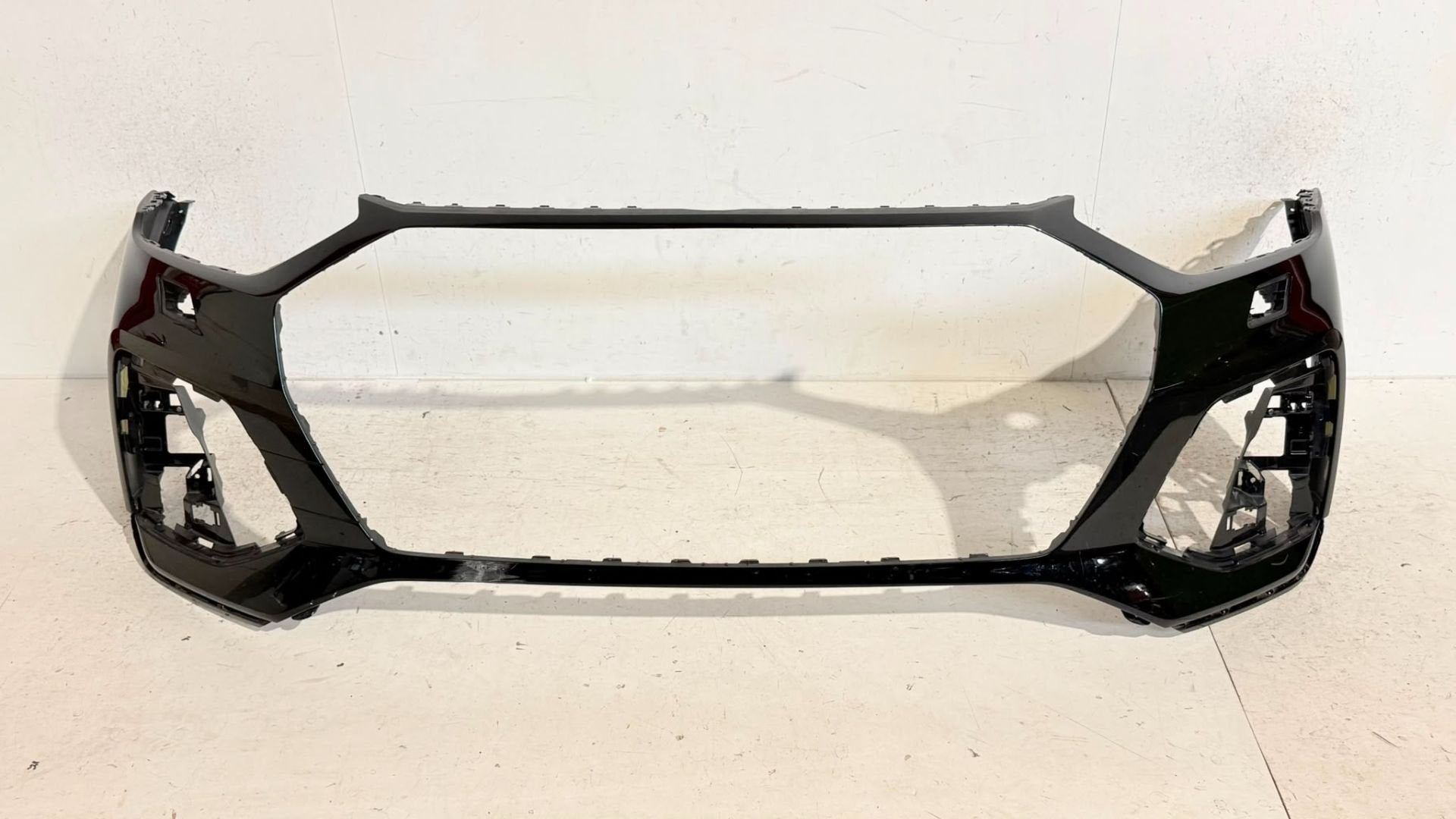 Audi Q5 FY S-line Facelift voorbumper 80A807437P, Gebruikt, Voor, AUDI AG, Auto-Union-Strasse 1
85045  Ingolstadt, DE