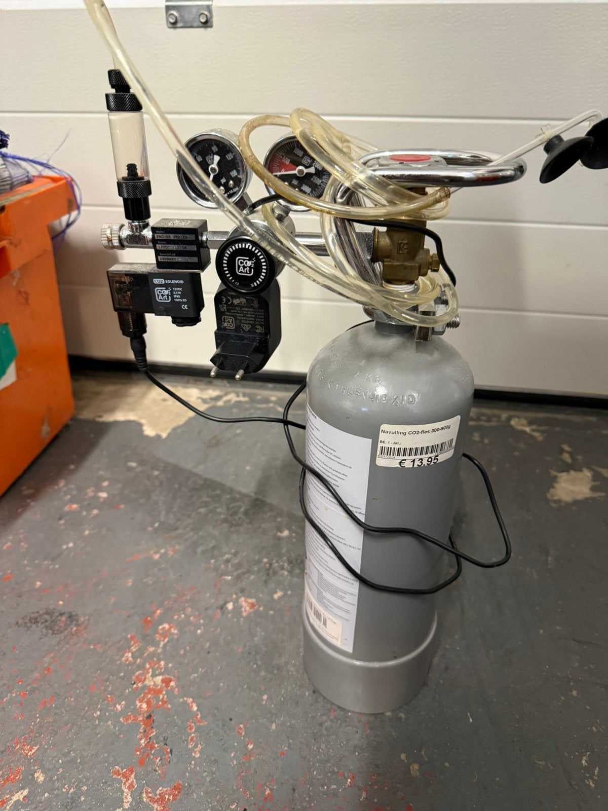 CO2 fles 2kg hervulbaar met complete regulator, Ophalen of Verzenden, Zo goed als nieuw, CO₂-systeem