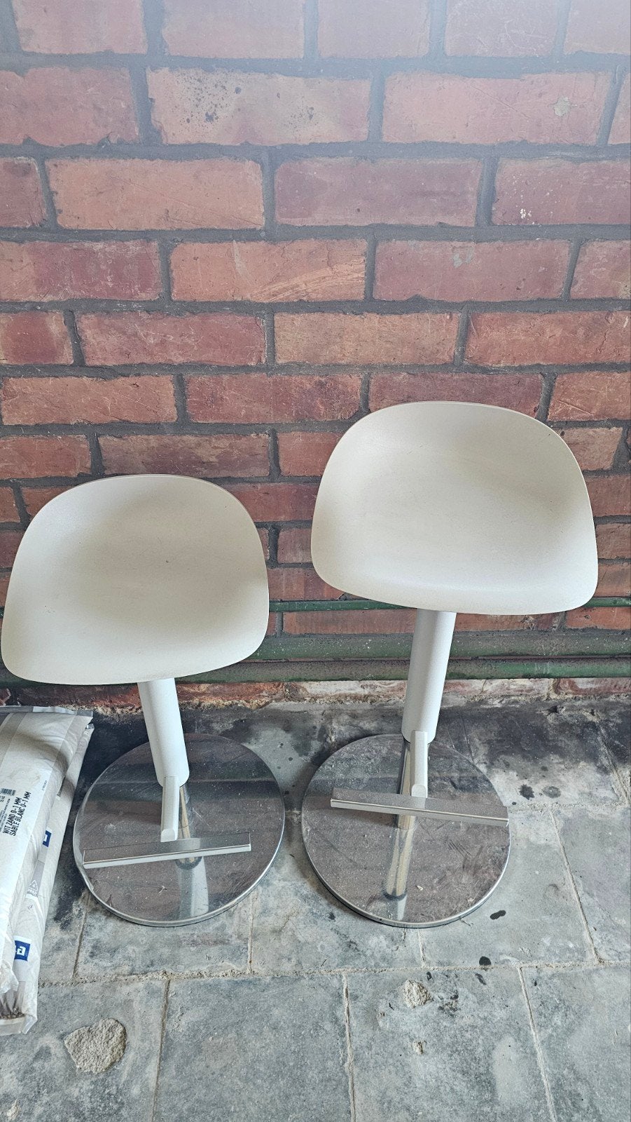 Barstoel Ikea Janinge Grijs, Ophalen, Kunststof, Zo goed als nieuw, In hoogte verstelbaar