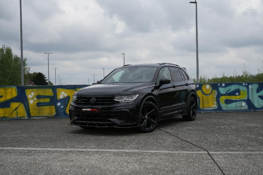 Prachtige Volkswagen Tiguan R-Line (Maxton Kit), Auto's, Volkswagen, 1498 cc, 4 cilinders, 1546 kg, Zwart