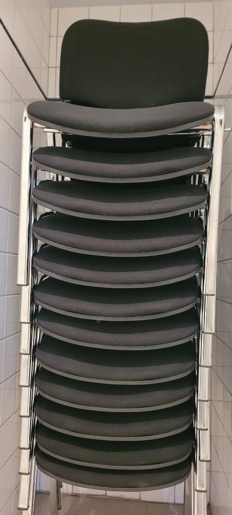 12 stapelbare stoelen. stoffen zitting en rug, Huis en Inrichting, Ophalen, Gebruikt, Zwart, Kunststof