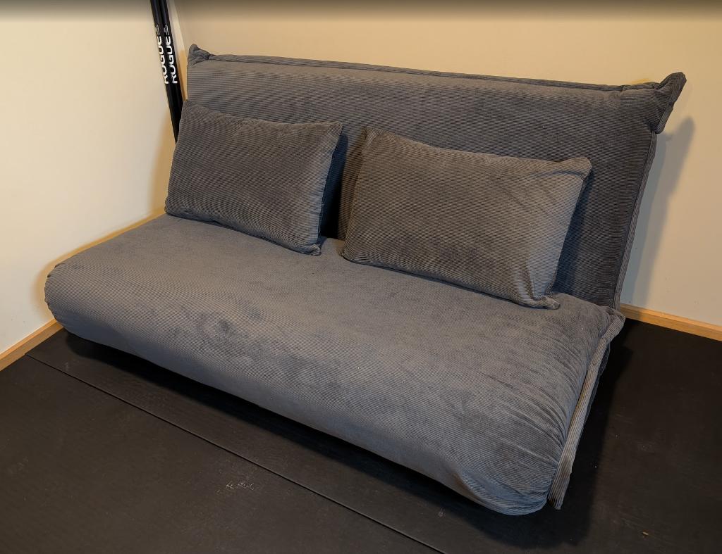 Hallen - Grijze ribfluwelen slaapbank (+ luxe beddengoed), Enlèvement, Comme neuf, Deux personnes, Gris