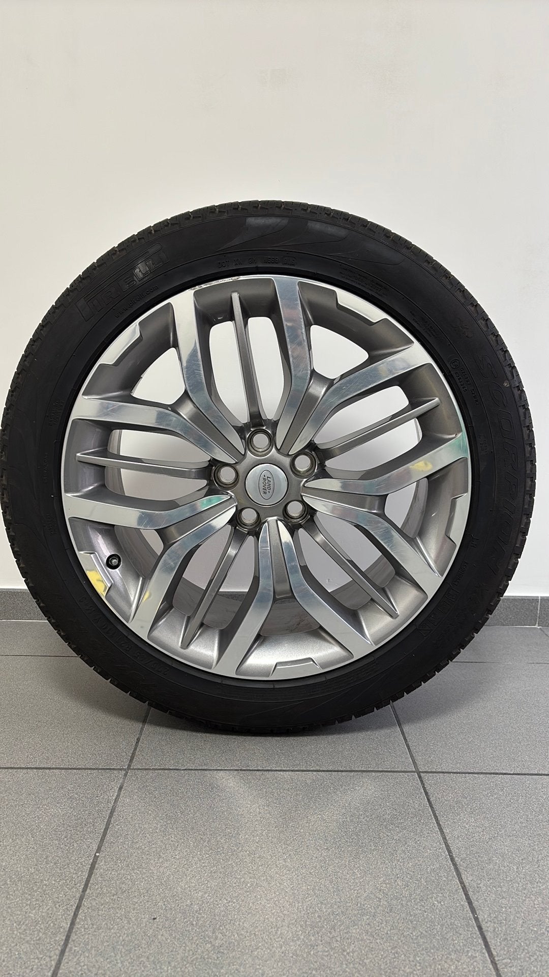 Originele Range Rover Sport 21” velgen + banden 275/45 R21, Pneus et Jantes, 4 Saisons, Véhicule de tourisme, 21 pouces