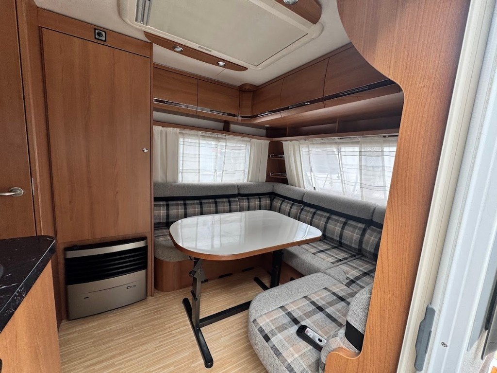 LMC MUSICA 490E met mover en luifel, Caravans en Kamperen, 2 aparte bedden, Rondzit, 7 tot 8 meter, Bedrijf