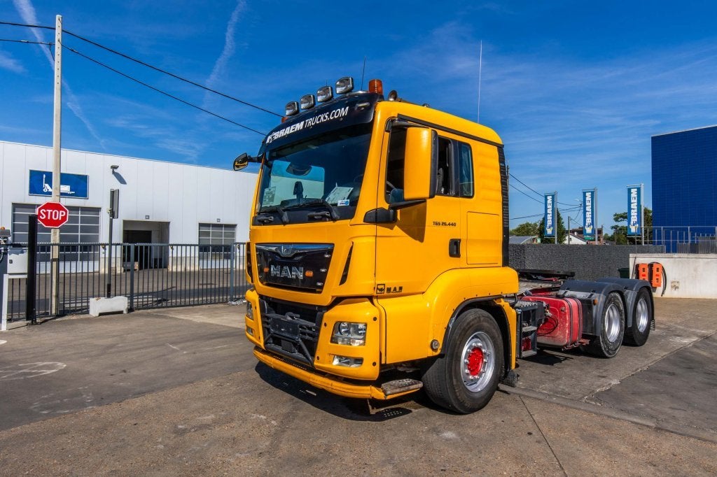 MAN TGS 26.440 BLS+ HYDR. (bj 2016), 324 kW, Achterwielaandrijving, Euro 6, Geel