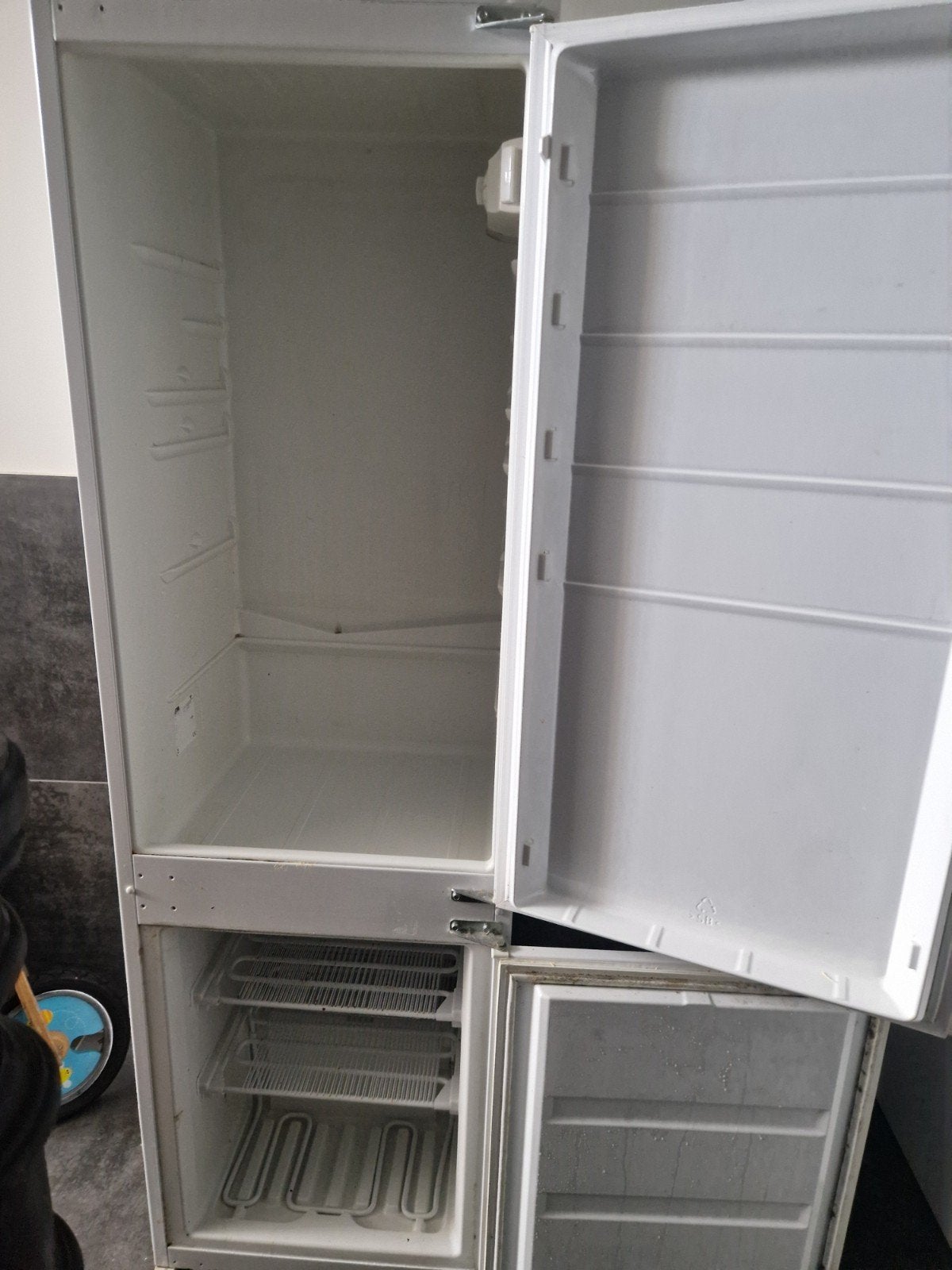 Frigo encastrable, Enlèvement