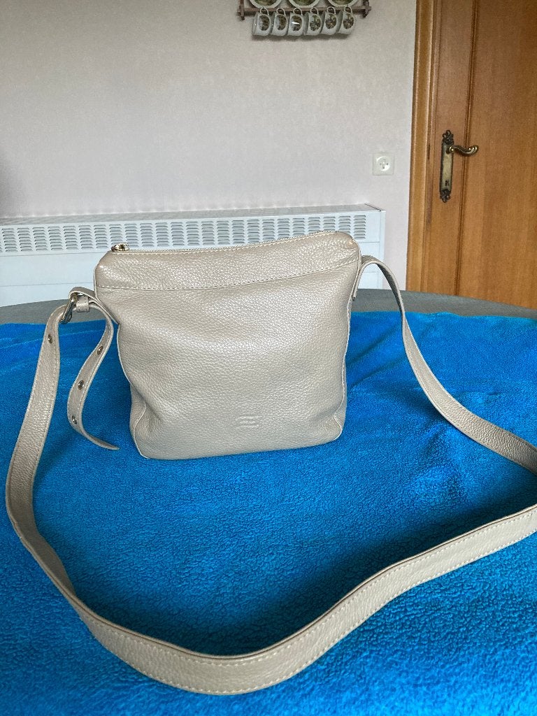 Beige handtas met rits en lange riem, Crinkles, Enlèvement ou Envoi, Comme neuf, Beige, Sac à main