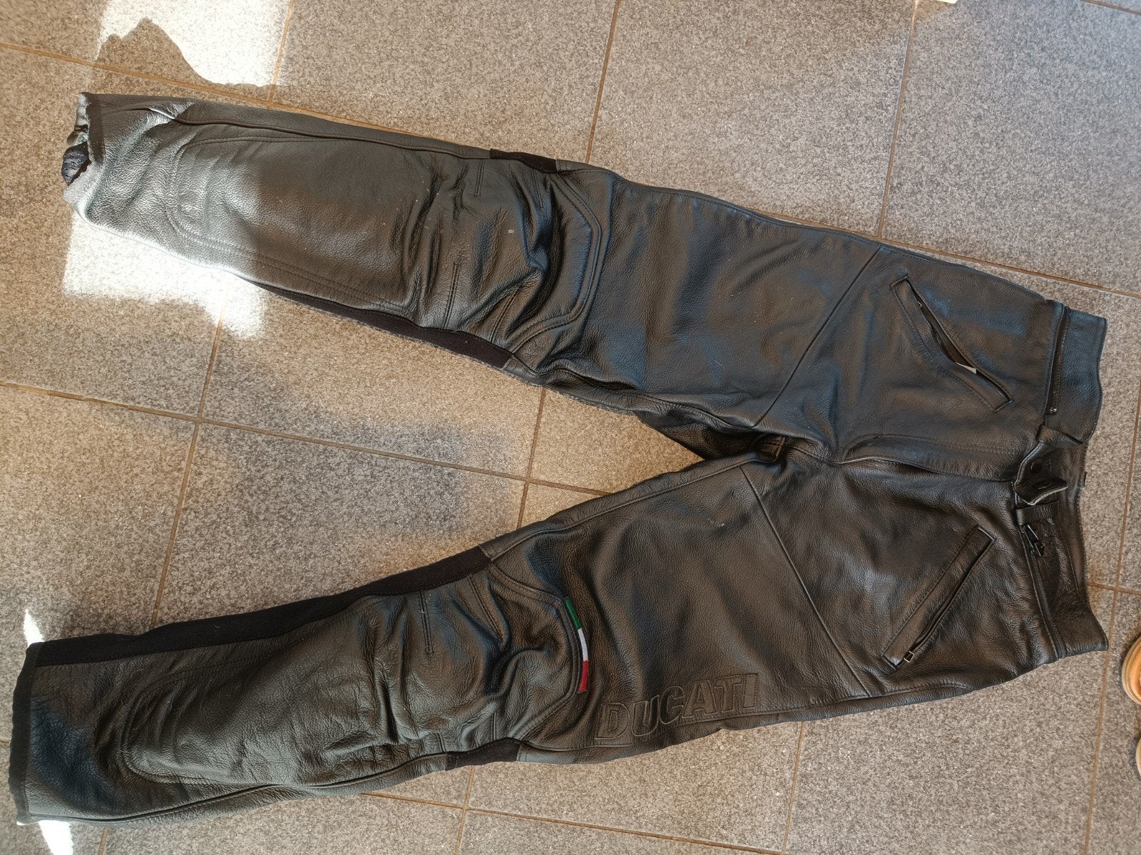 Motorbroek ducati, Motoren, Ophalen