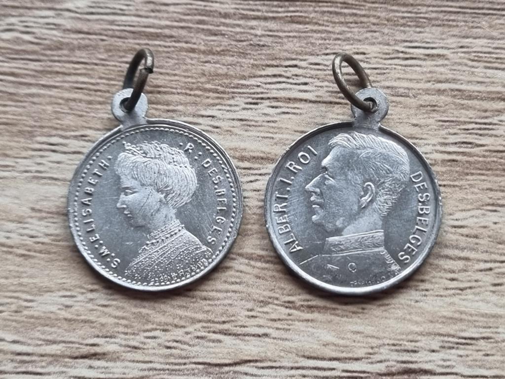 Armee Belge WOI Albert I Elizabeth hanger 1915, Ophalen of Verzenden, Landmacht, Embleem of Badge