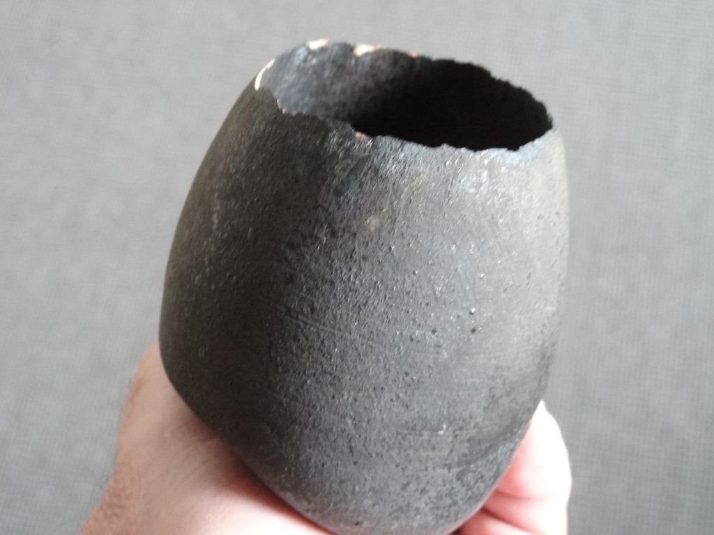 Coquille très spéciale, vase fin, marqué, hauteur environ 8, Antiquités & Art, Pierre/céramique, Vase, 8 cm, Envoi