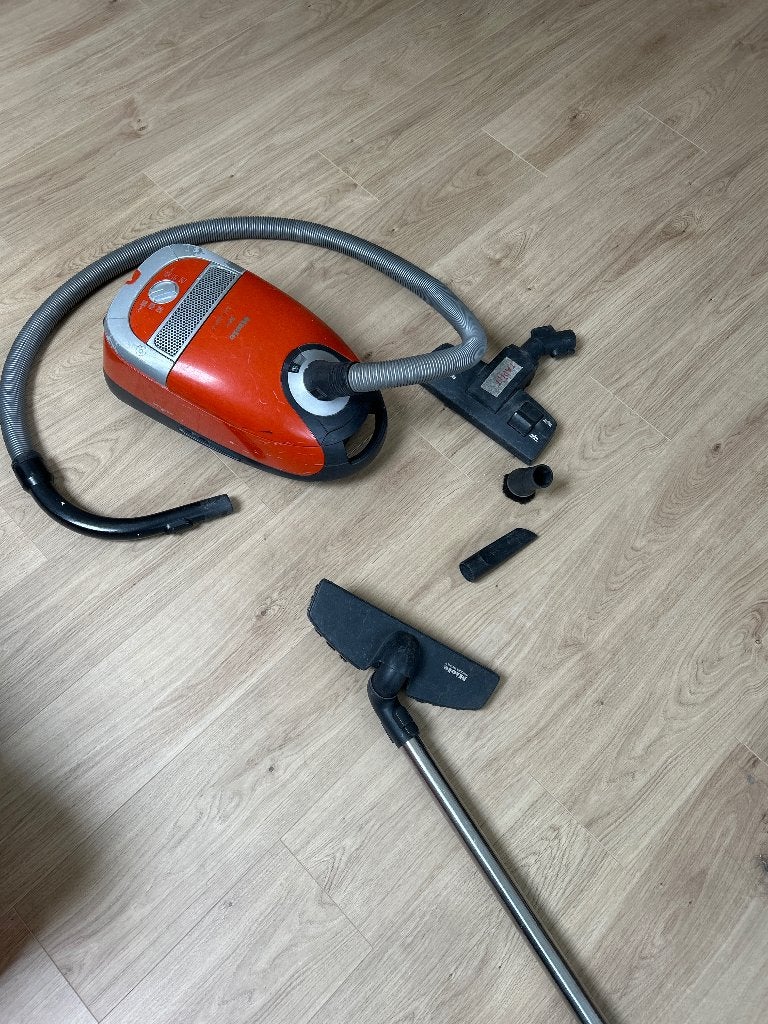 Miele stofzuiger incl parket borstel, Elektronische apparatuur, Gebruikt, Geschikt voor harde vloeren, Miele, 2000 watt of meer