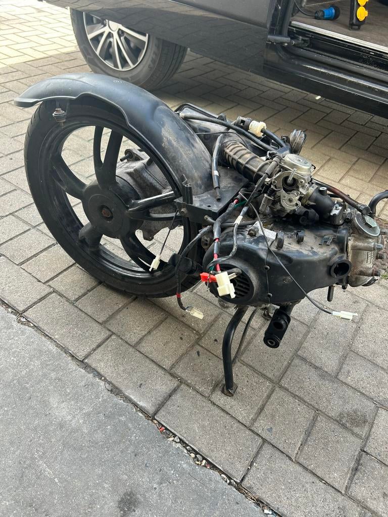 peugeot tweet motorblok onderdelen, Fietsen en Brommers, Brommeronderdelen | Algemeen, Ophalen, Zo goed als nieuw