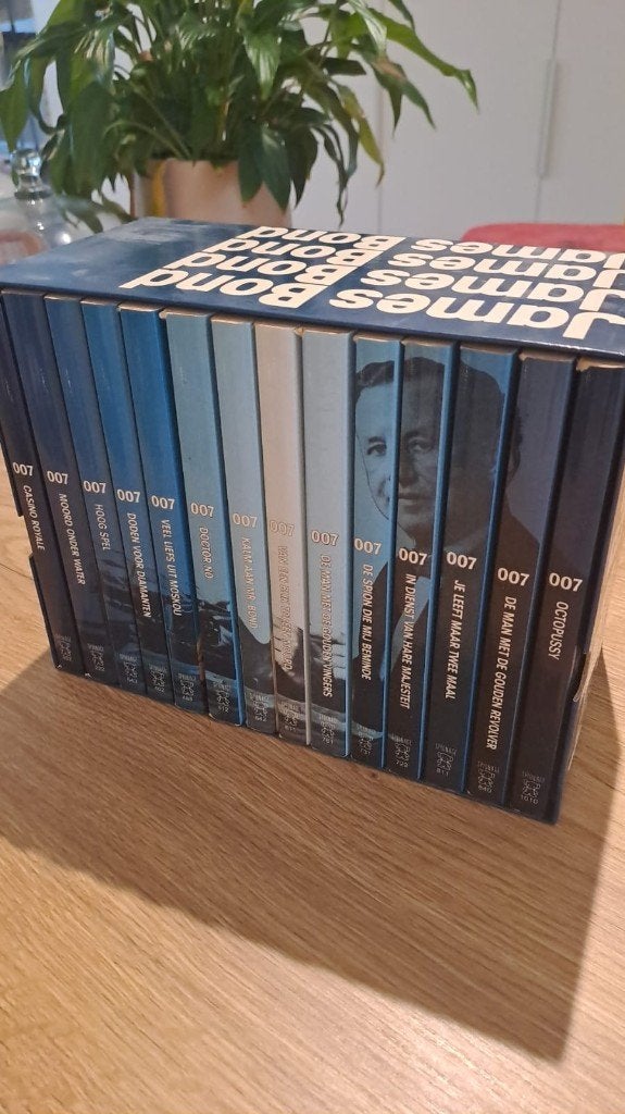 Verzamelbox boeken James Bond, Spécifique au film, Utilisé, Enlèvement, Ian Fleming