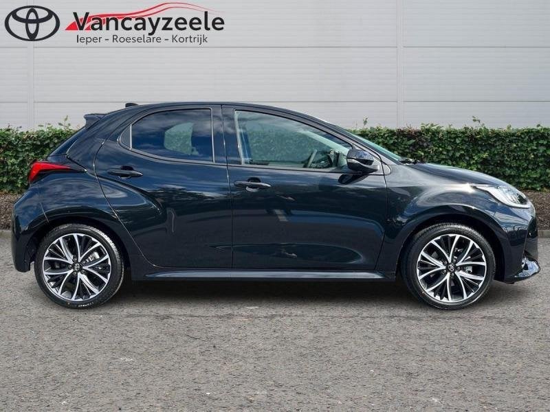 Toyota Yaris Iconic+Hi-techpack+cam+gps+sens V+A, Autos, Achat, Euro 6, 116 ch, Noir