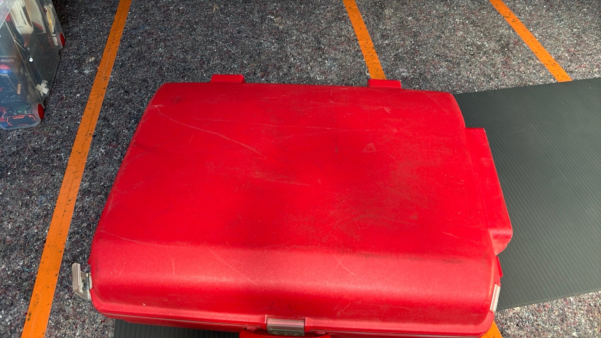 Grande valise rouge, Enlèvement, Utilisé, Poignée extensible