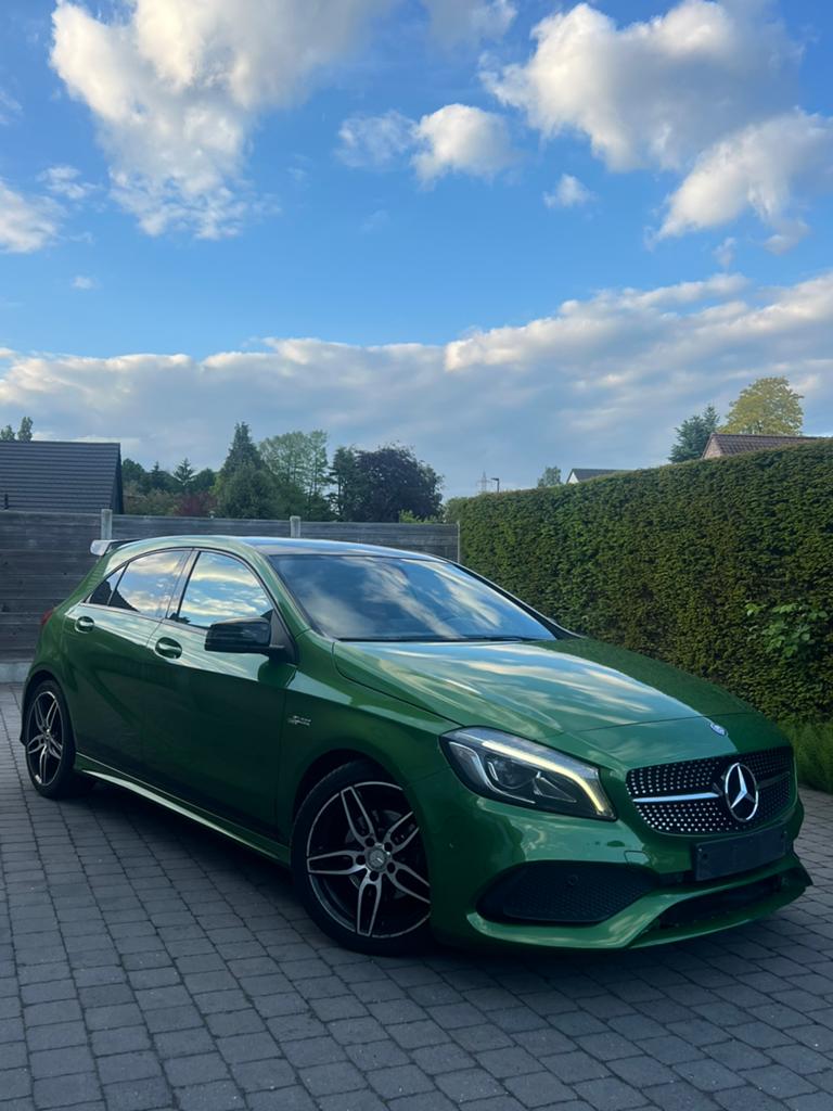 Mercedes A180 AMG-Pack Night| Vert 2017 | Pano complet | A45, Autos, 90 kW, Achat, Euro 6, Boîte manuelle