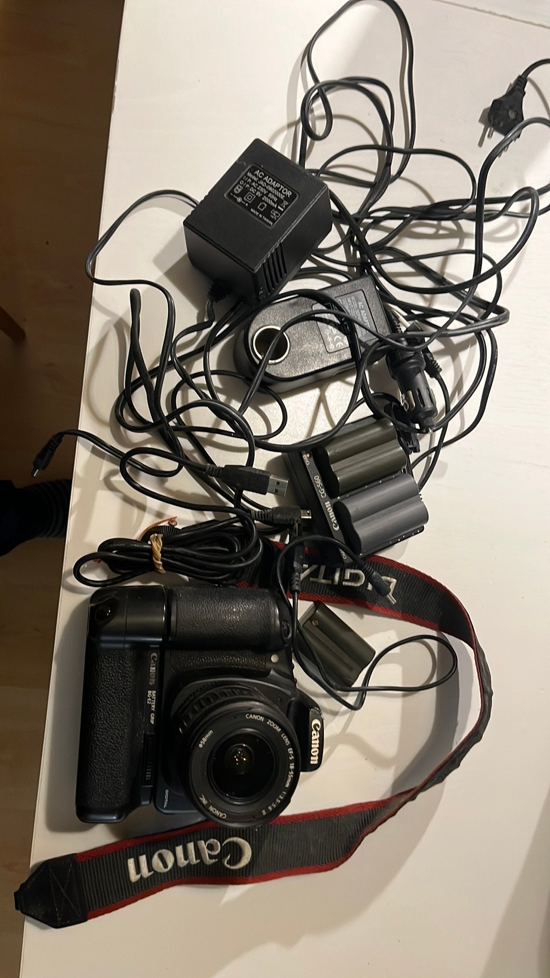 Canon 20D met extra batterygrip en extra batterijen, Batterie, Canon, Comme neuf, Enlèvement