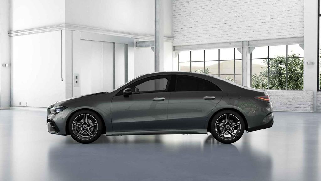 Mercedes-Benz CLA-Klasse 180 Coupé AMG Line | Panoramisch D, Auto's, Stof, Gebruikt, 136 g/km, 1300 cc