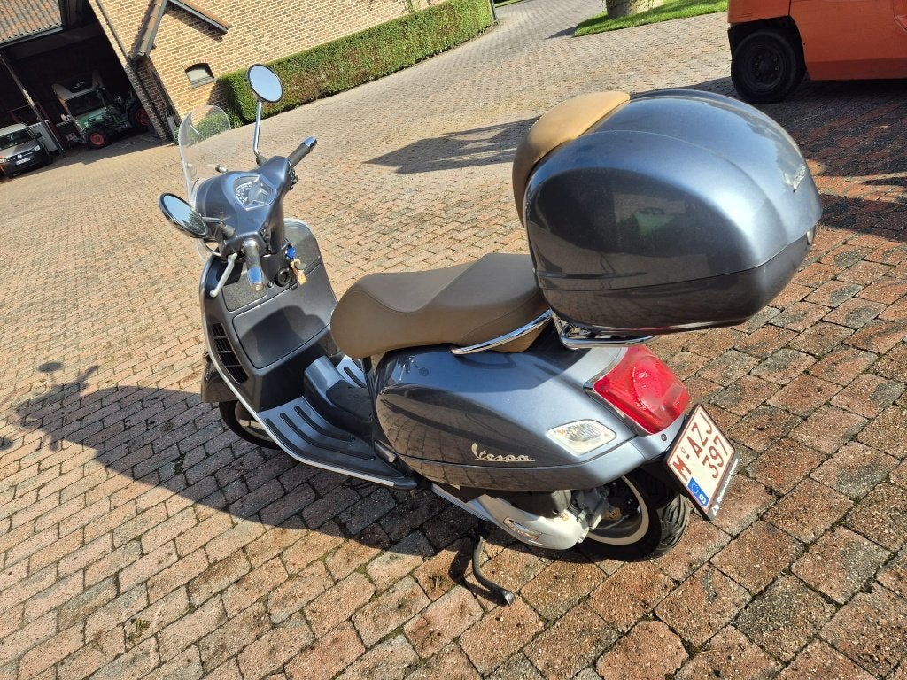 blauwe Vespa 125cc, Fietsen en Brommers, Scooters | Vespa, Ophalen, Zo goed als nieuw