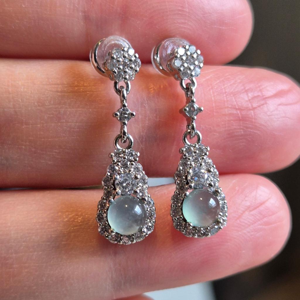 Boucles d'oreilles en jadéite naturelle de type A, Bijoux, Sacs & Beauté, Boucles d'oreilles, Autres couleurs, Comme neuf, Pendantes