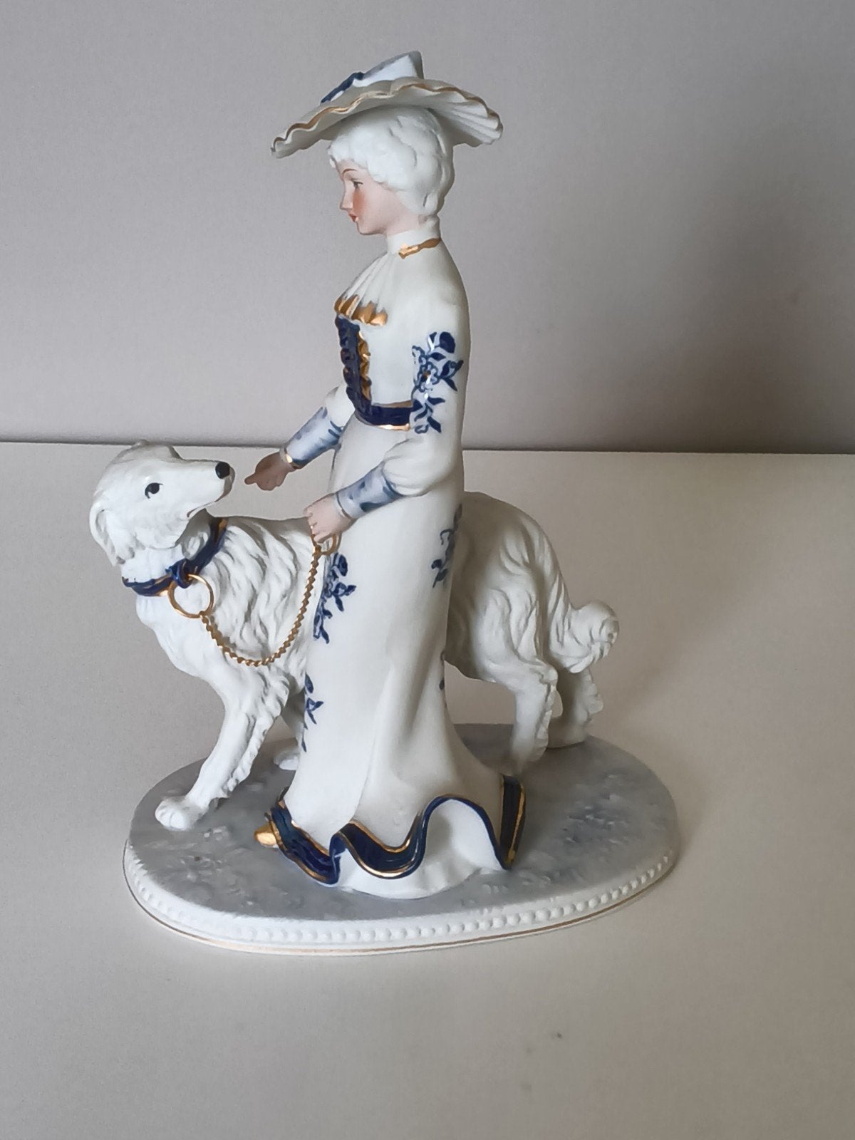 Femme avec statue de chien, Enlèvement, Comme neuf, Animal