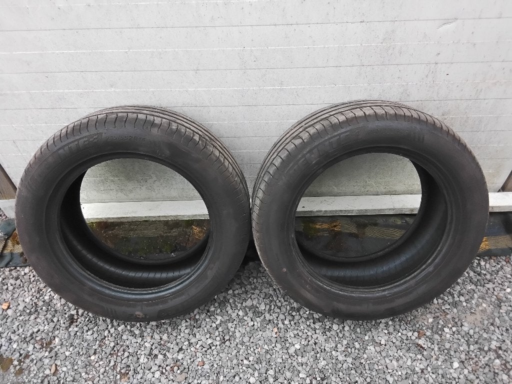 Banden  2 stuks goede staat,, Auto-onderdelen, Banden en Velgen, Ophalen, 16 inch, All Season, Band(en)