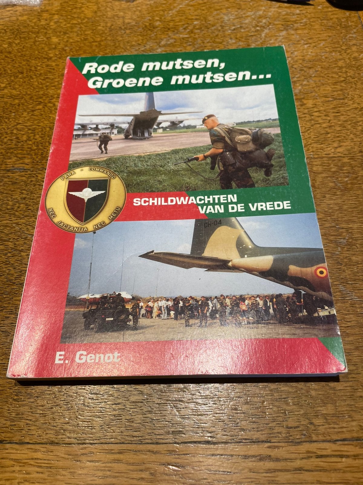 Boek rode mutsen, groene mutsen, Verzamelen, Militaria | Algemeen, Ophalen of Verzenden, Boek of Tijdschrift