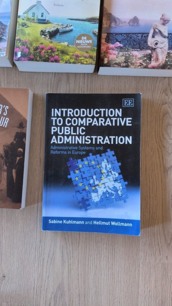 introduction to comparative public administration - 4€, Boeken, Economie, Management en Marketing, Ophalen of Verzenden, Gelezen