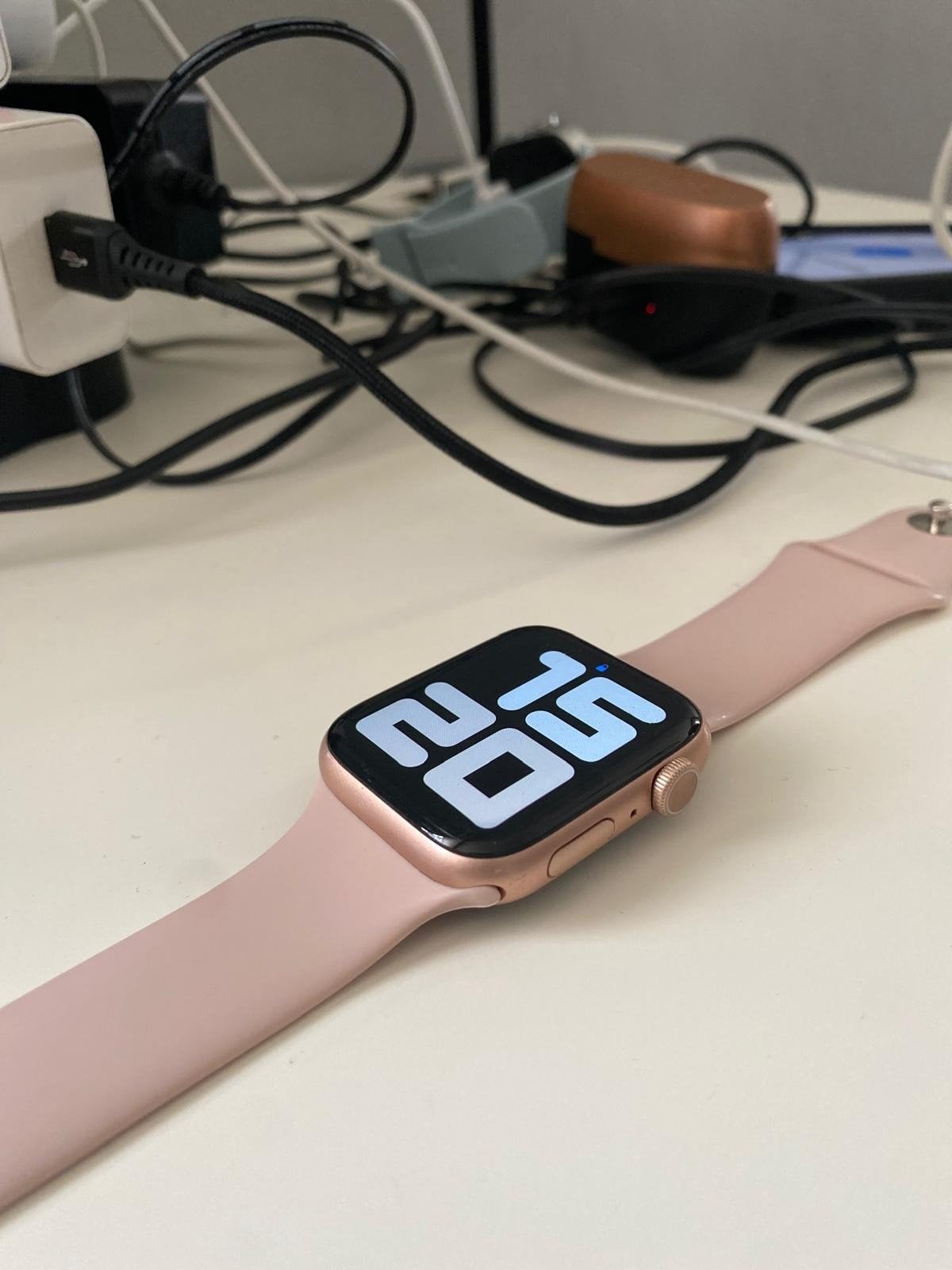 apple watches 6(120€), Handtassen en Accessoires, Smartwatches, Ophalen
