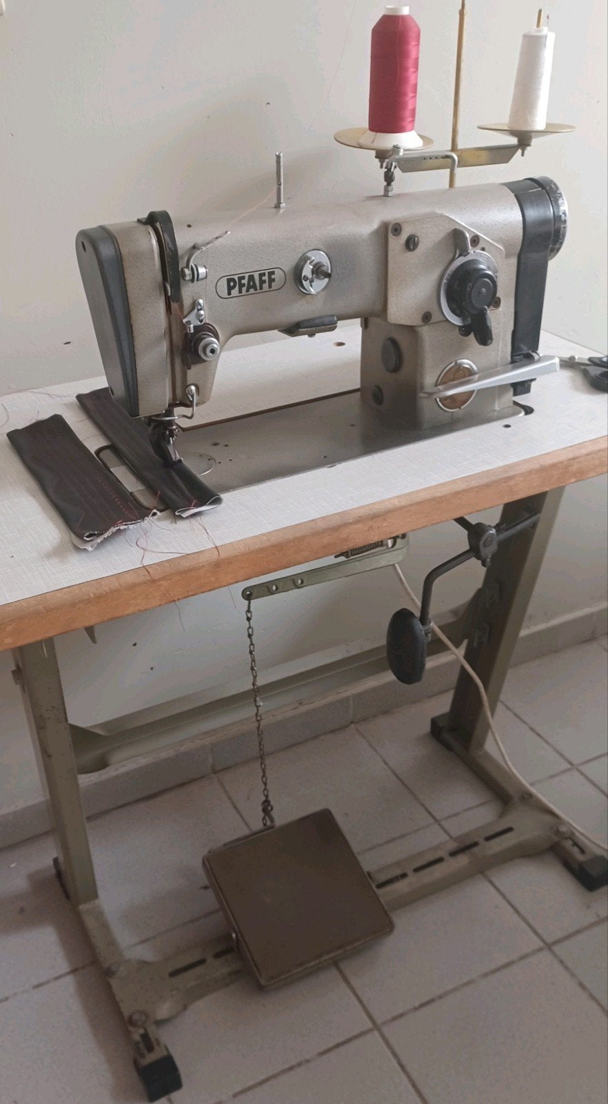Machine à coudre industrielle pfaff triple entraînement, Hobby & Loisirs créatifs, Machines à coudre & Accessoires, Enlèvement