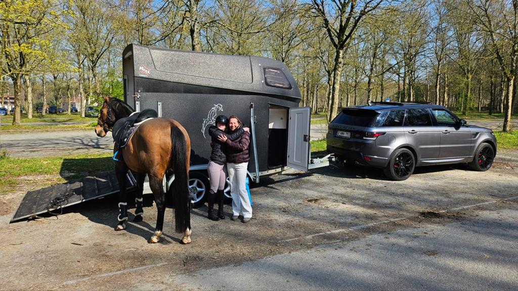 SLUIS POLYESTER PAARDEN TRAILER MET NIEUWE BODEM, Enlèvement, Polyester