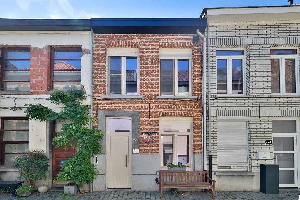 Sfeervolle rijwoning in Lier met 2 slaapkamers, 309 UC, Tot 200 m², 2 kamers, Tussenwoning
