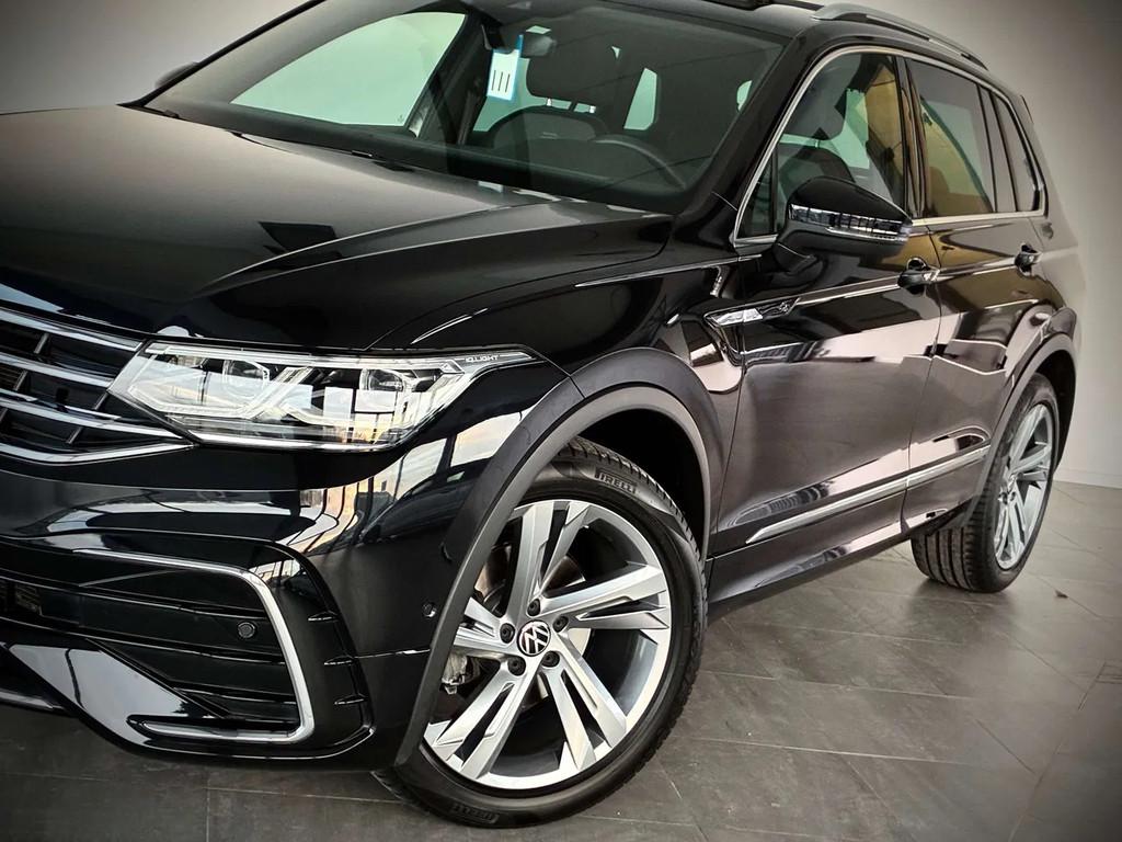 Volkswagen Tiguan 1.5 TSI R-LINE-1ERPRO-COCKPIT-T.O-CARPLAY-, Automaat, Stof, 4 cilinders, Zwart