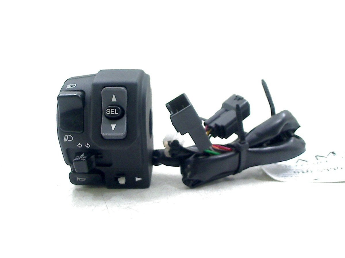 COMMUTATEUR GAUCHE Kawasaki, Dhr. S. di Majo, Utilisé, Info@cama-motorparts.nl, P.J. Troelstraweg 8 8
3144 CX  MAASSLUIS, NL