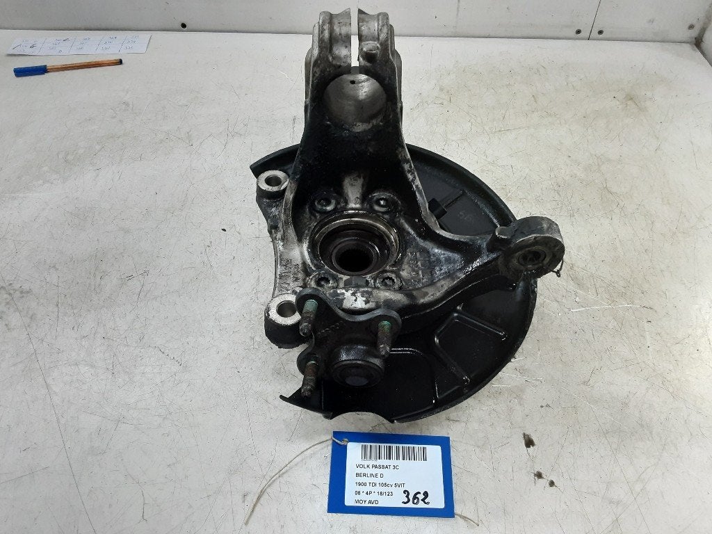 WIELNAAF RECHTS VOOR Volkswagen Passat (3C2), Gebruikt, Volkswagen