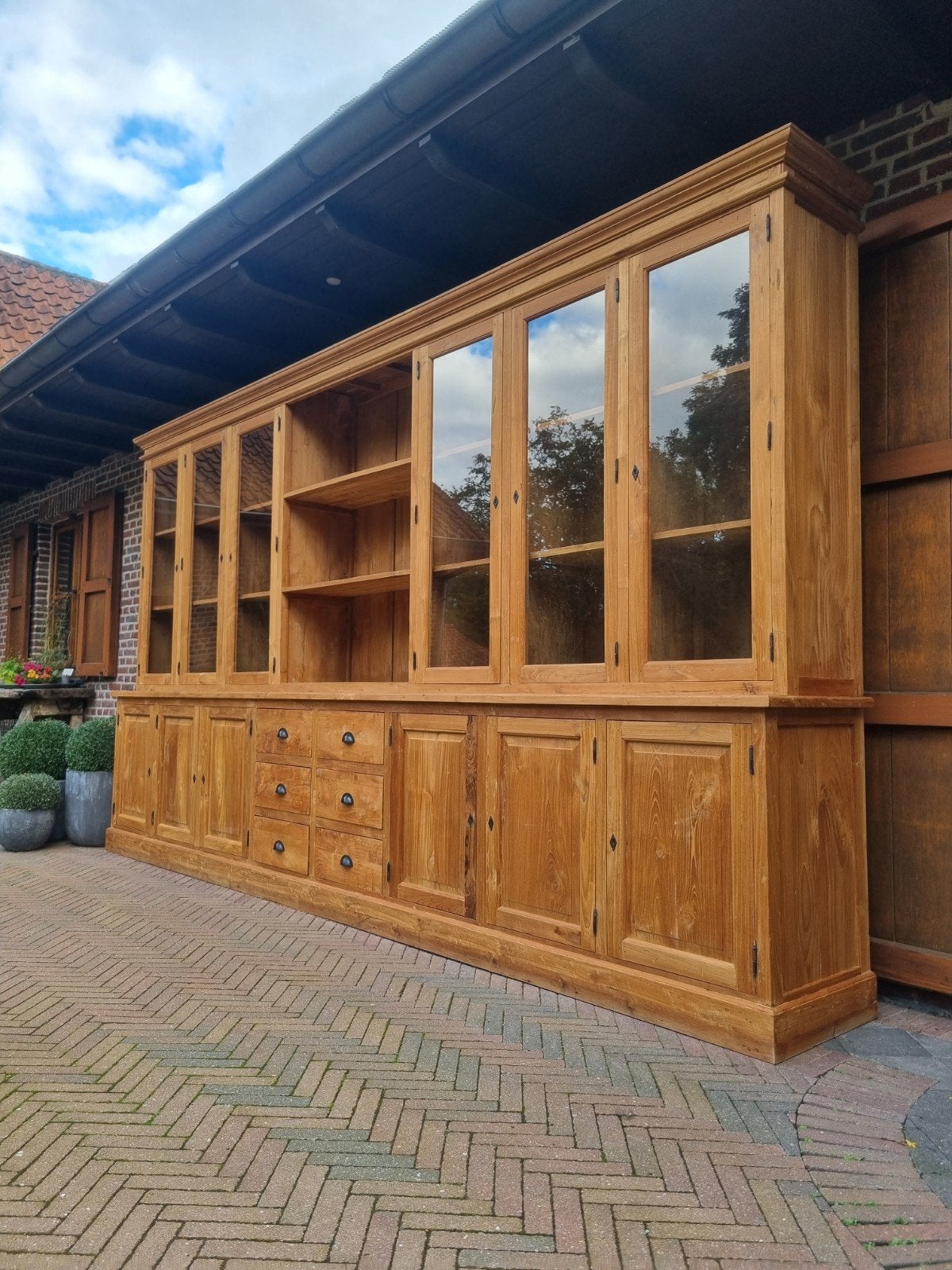 Buffet/vitrine en teck de 400 cm sont les suivants :, Teck, 200 cm ou plus, ., Comme neuf