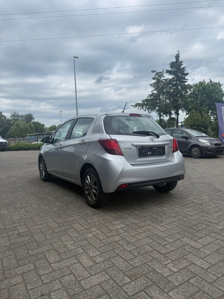 Toyota Yaris incl. 1 jaar garantie, Voorwielaandrijving, Stof, Euro 6, 3 cilinders