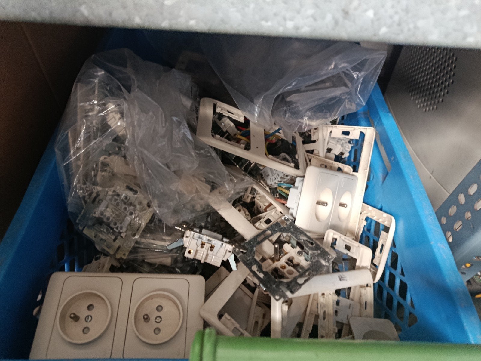 niko pr20 series schakelaars/stopcontacten, Ophalen