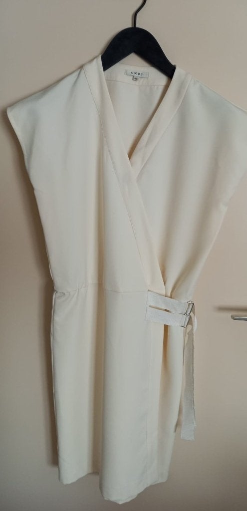 Prachtige crèmekleurige overslagjurk Gigue maat 36, Kleding | Dames, Jurken, Gigue, Overige kleuren, Ophalen of Verzenden, Zo goed als nieuw
