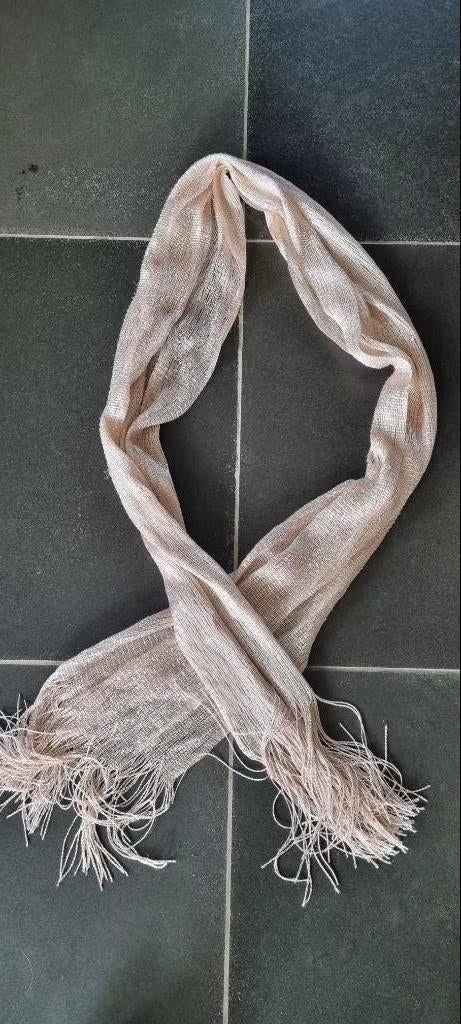 beige / licht roze sjaal met frengels, Kleding | Dames, Mutsen, Sjaals en Handschoenen, Ophalen of Verzenden, Zo goed als nieuw