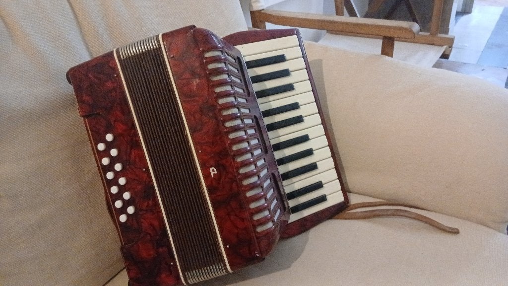 Acordeon Weltmeister Monika, Ophalen, Met koffer, Toetsaccordeon, Zo goed als nieuw