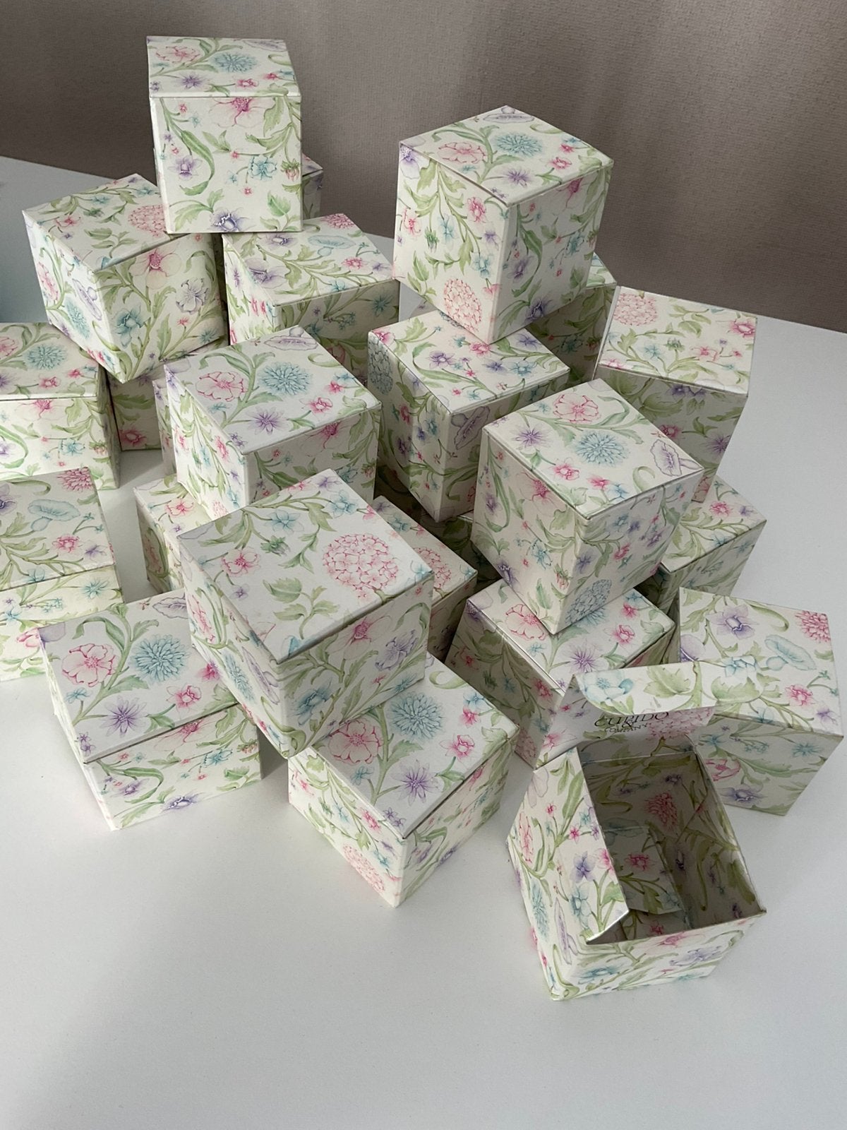 30 kubusvormige doosjes met bloemmotief, Cupido&Company, Ophalen of Verzenden, Nieuw