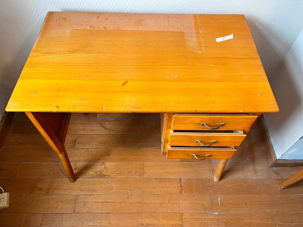 Houten bureau — robuust en functioneel, Huis en Inrichting, Bureaus, Gebruikt, Bureau-kast combinatie, Klassiek, Hout, Bruin, Met lades