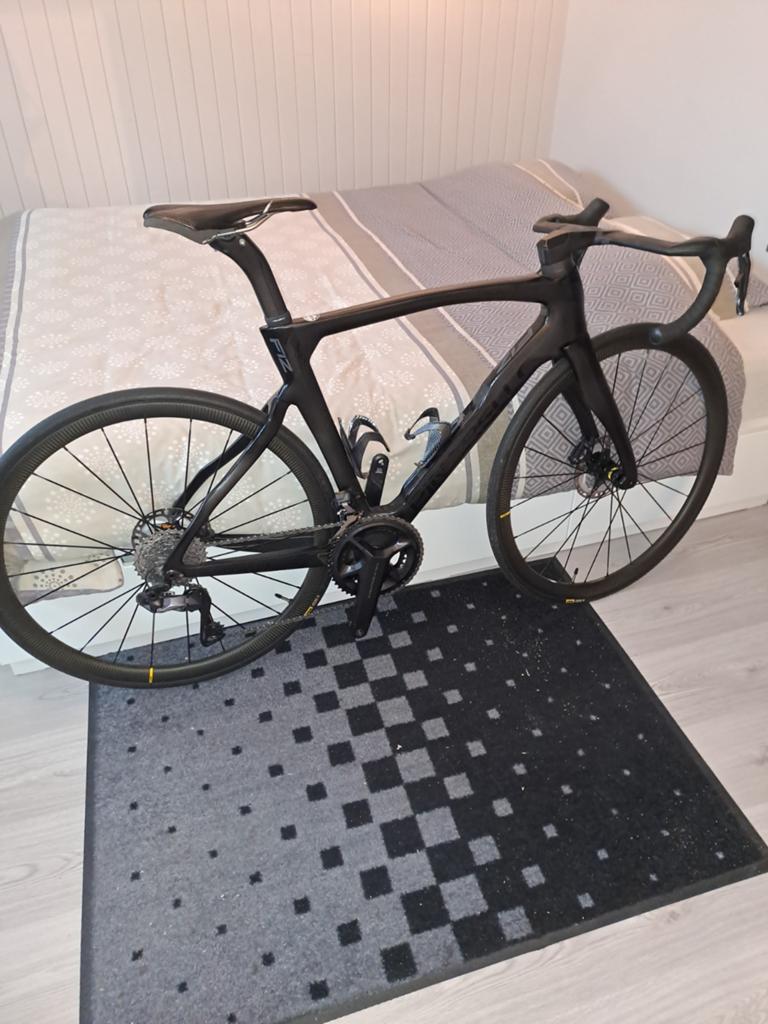 Pinarello f12 disc, Carbone