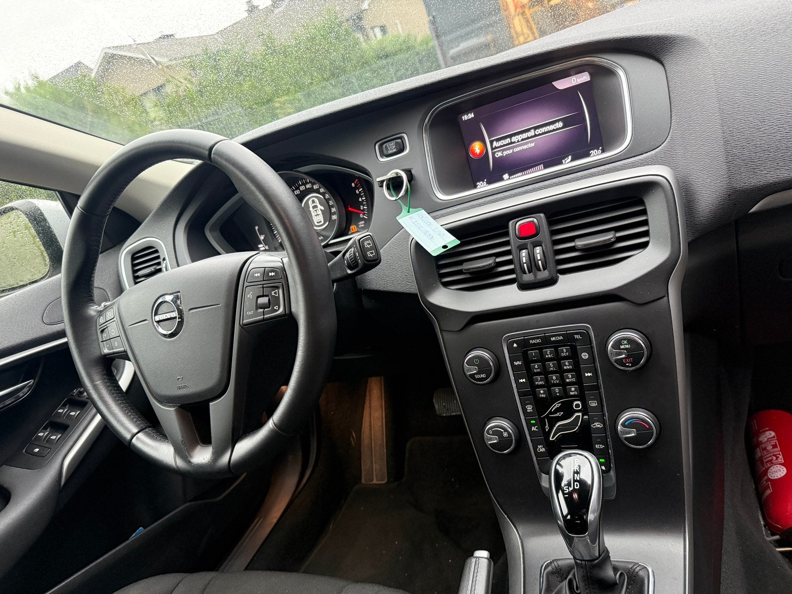 Volvo V40 1.5 T2 Momentum Geartronic * LED * GPS * GARANTIE, Autos, Argent ou Gris, Achat, Euro 6, Entreprise
