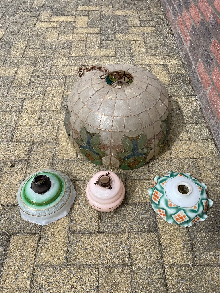 Oude lampenkappen te koop, Ophalen
