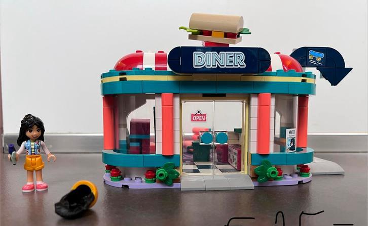 Lego friends Heartlake restaurant in de stad, Kinderen en Baby's, Speelgoed | Duplo en Lego, Ophalen, Zo goed als nieuw, Lego