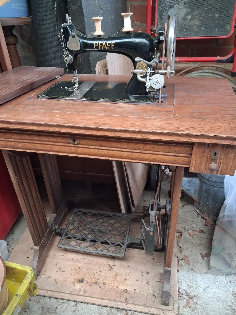 Oude naaimachine, Antiek en Kunst, Antiek | Naaimachines, Ophalen