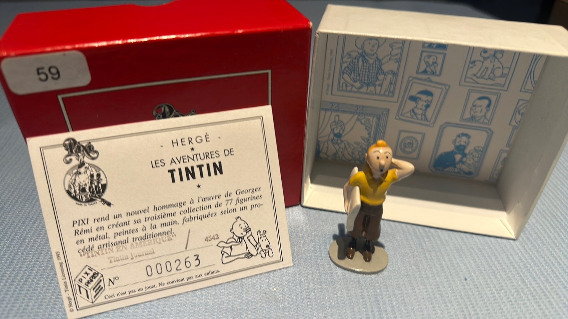 Tintin et le journal, Collections, Enlèvement ou Envoi, Tintin, Comme neuf, Statue ou Figurine