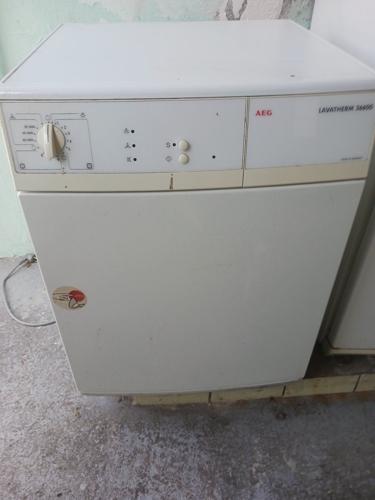 Droogkast AEG lavatherm 36600, Ophalen